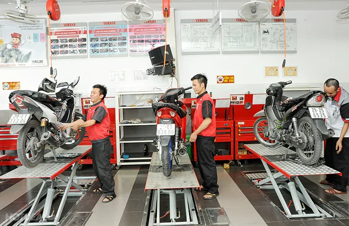 Có nên bảo dưỡng xe máy ở hãng không?