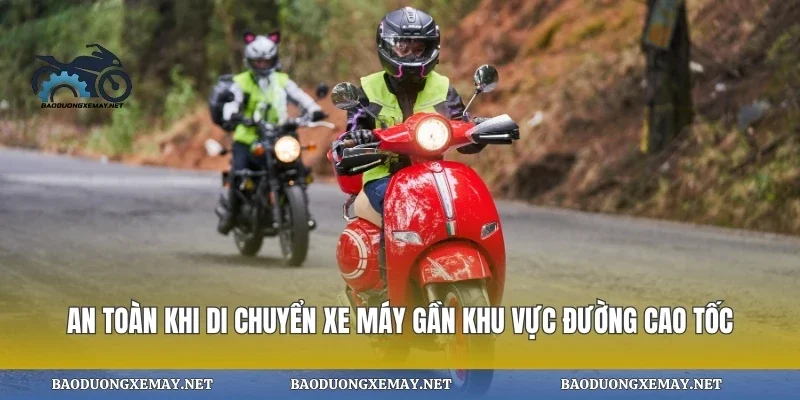 An toàn khi di chuyển xe máy gần khu vực đường cao tốc